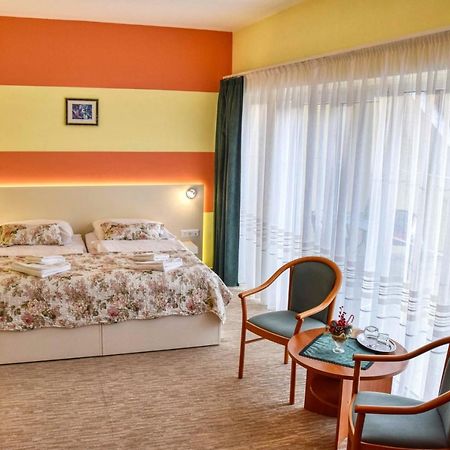 Hotel Penta Lux Tata Exteriör bild