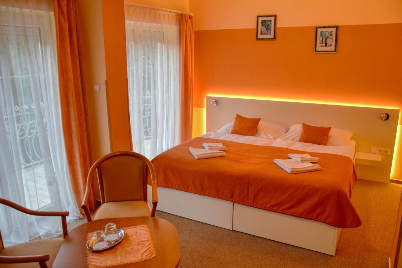 Hotel Penta Lux Tata Exteriör bild