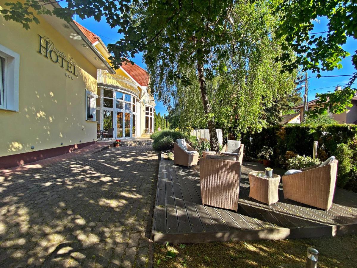 Hotel Penta Lux Tata Exteriör bild