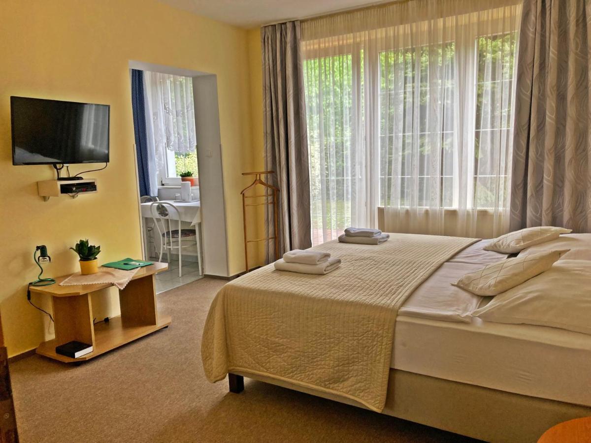 Hotel Penta Lux Tata Exteriör bild